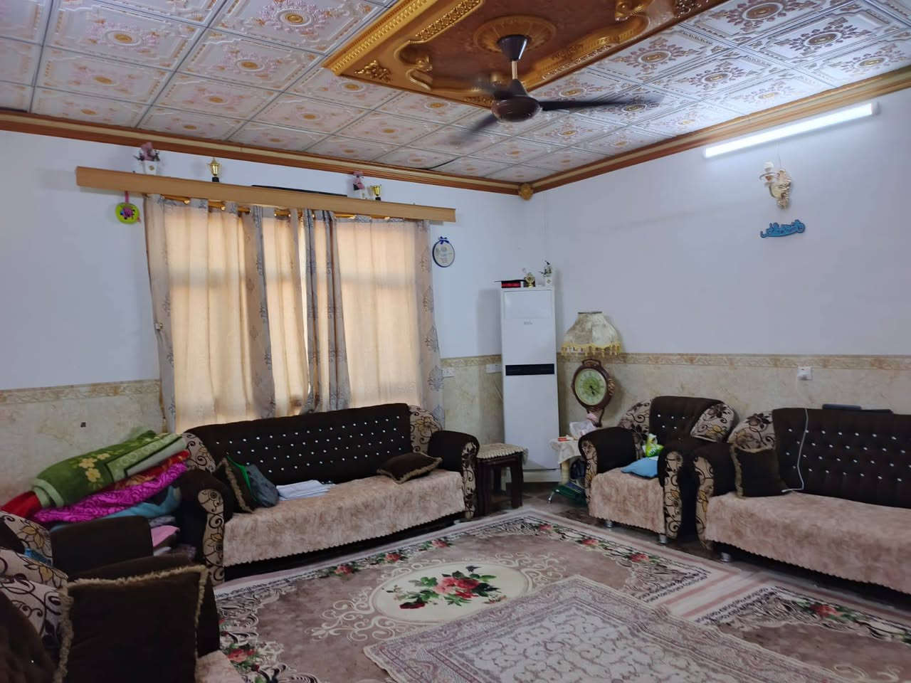 دار في كلار منطقة شيخ لانكر مساحه ٣٠٠م فول مواصفات زراعي من ضمنه قطعة أرض مساحتها ١٤٠م طابقين للبيع او تبديل بدار او قطعة أرض في بعقوبه او اطرافها السعر مناسب الشراي يتصل ***********

