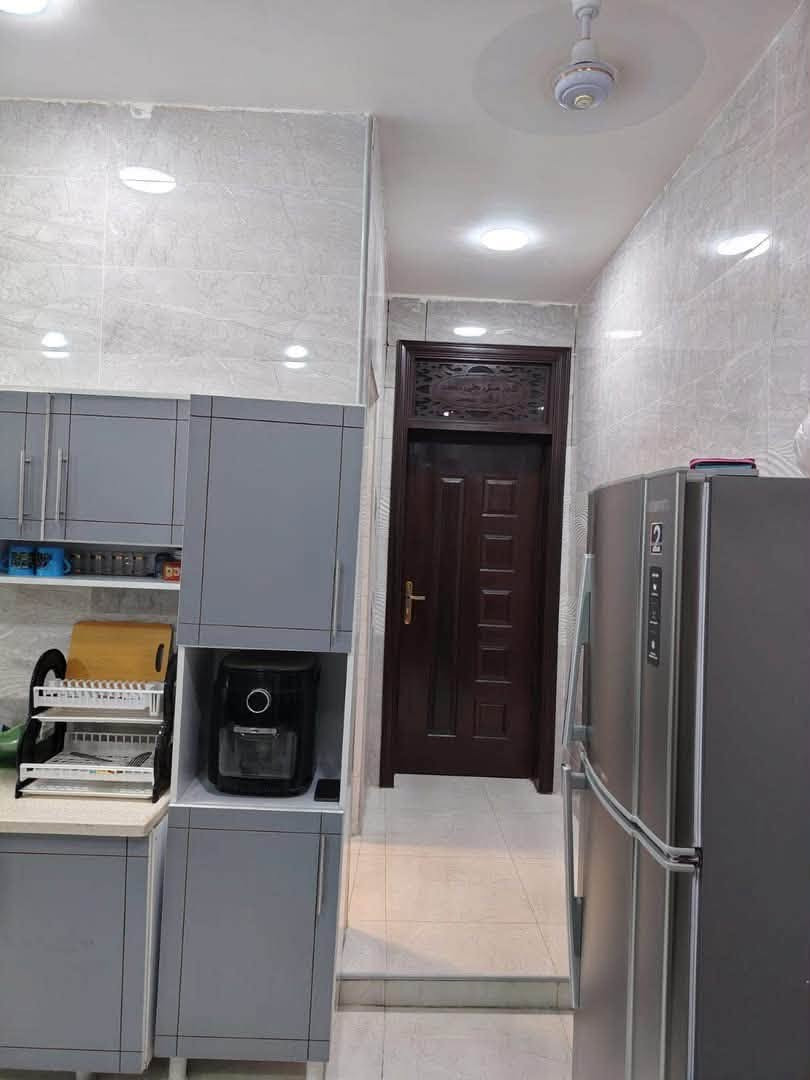 🏡 دار للبيع (مطلوب إسكان)

📍 الموقع:
شارع 80 – نجف، مقابل مدينة ألعاب أرض بابل.
يبعد عن الشارع العام حوالي 200 متر، وعرض الشارع 10 أمتار.

📐 مواصفات العقار:

* المساحة: 133 متر²
* الواجهة: 5.5 متر
* سنة البناء: 2026
* الخدمات: مجاري مكتملة، والمتبقي فقط أعمال التبليط.

💰 السعر:

* السعر الكلي: 110 مليون دينار
* مطلوب للاسكان : 35 مليون دينار
* القسط الشهري: 220 ألف دينار
* المبلغ النقدي لصاحب العقار: 75 مليون دينار

📞 للاستفسار:
***********

ريسيل للعقار والمقاولات
