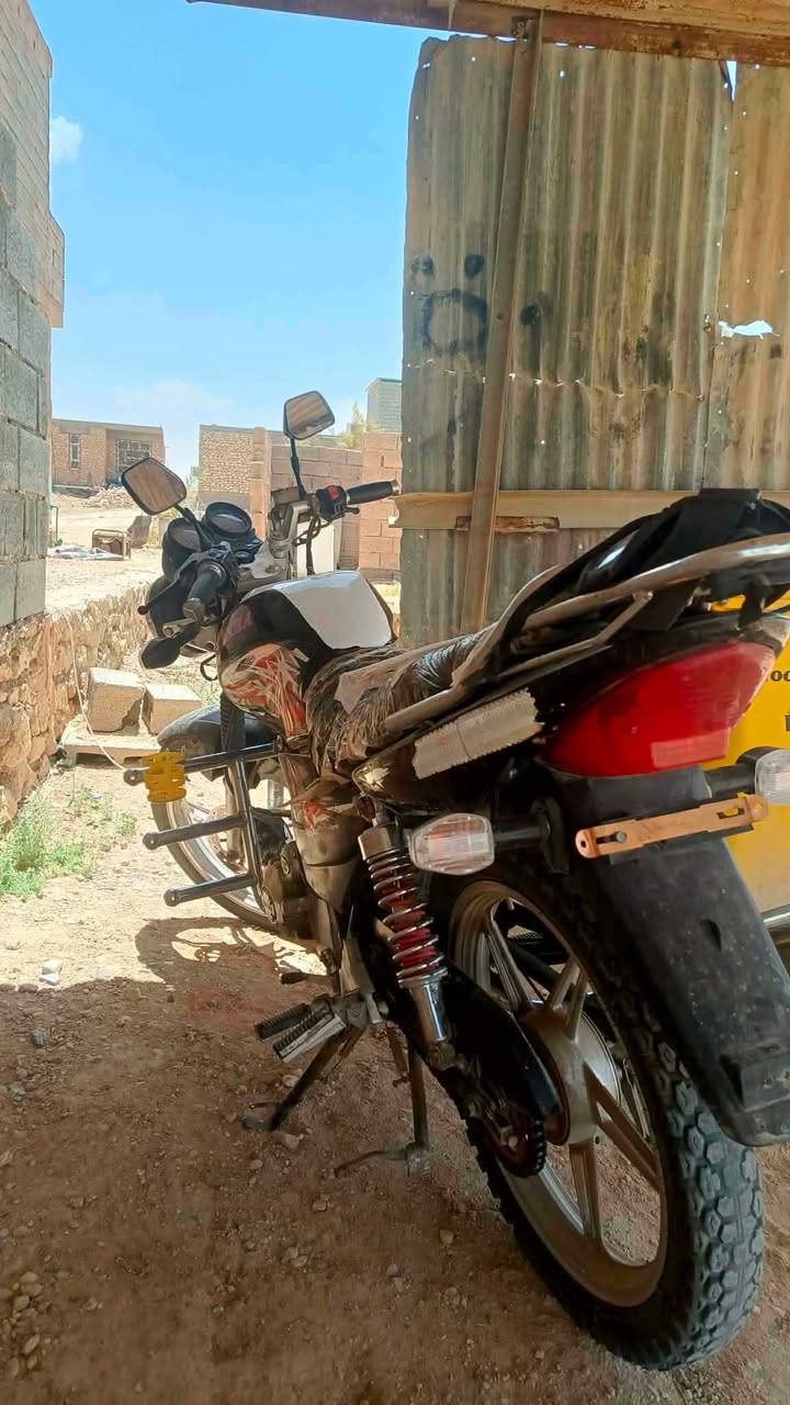 هيوشه موديل 13 مسجل سنويه بس مامستلم لوحات الموطور واضح كدامك بصور
سعره 900 ماتشتري لشوفني وجهك 
***********
