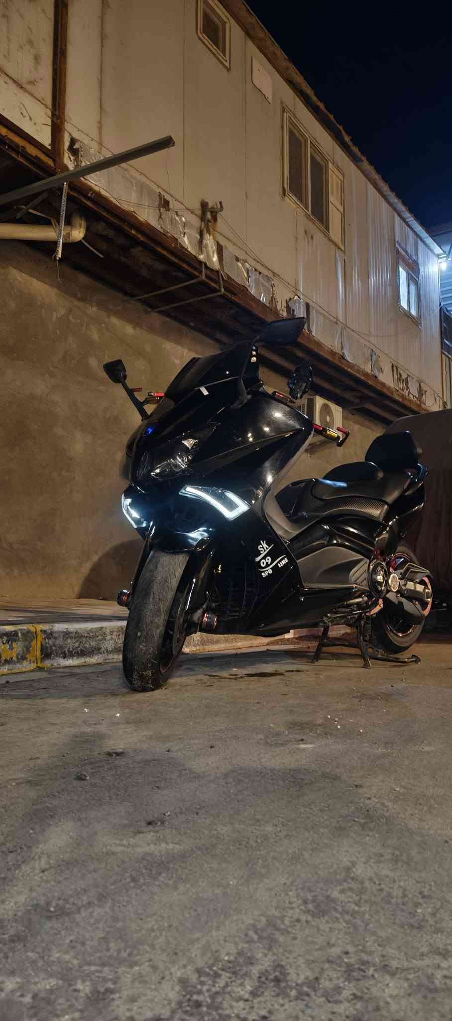 السلام عليكم T MAX 2014بيهة قطع تزويد تاير جديد لايت زنون دراجة كبالك نضافة 100%السعر 41رقم***********واتساب

