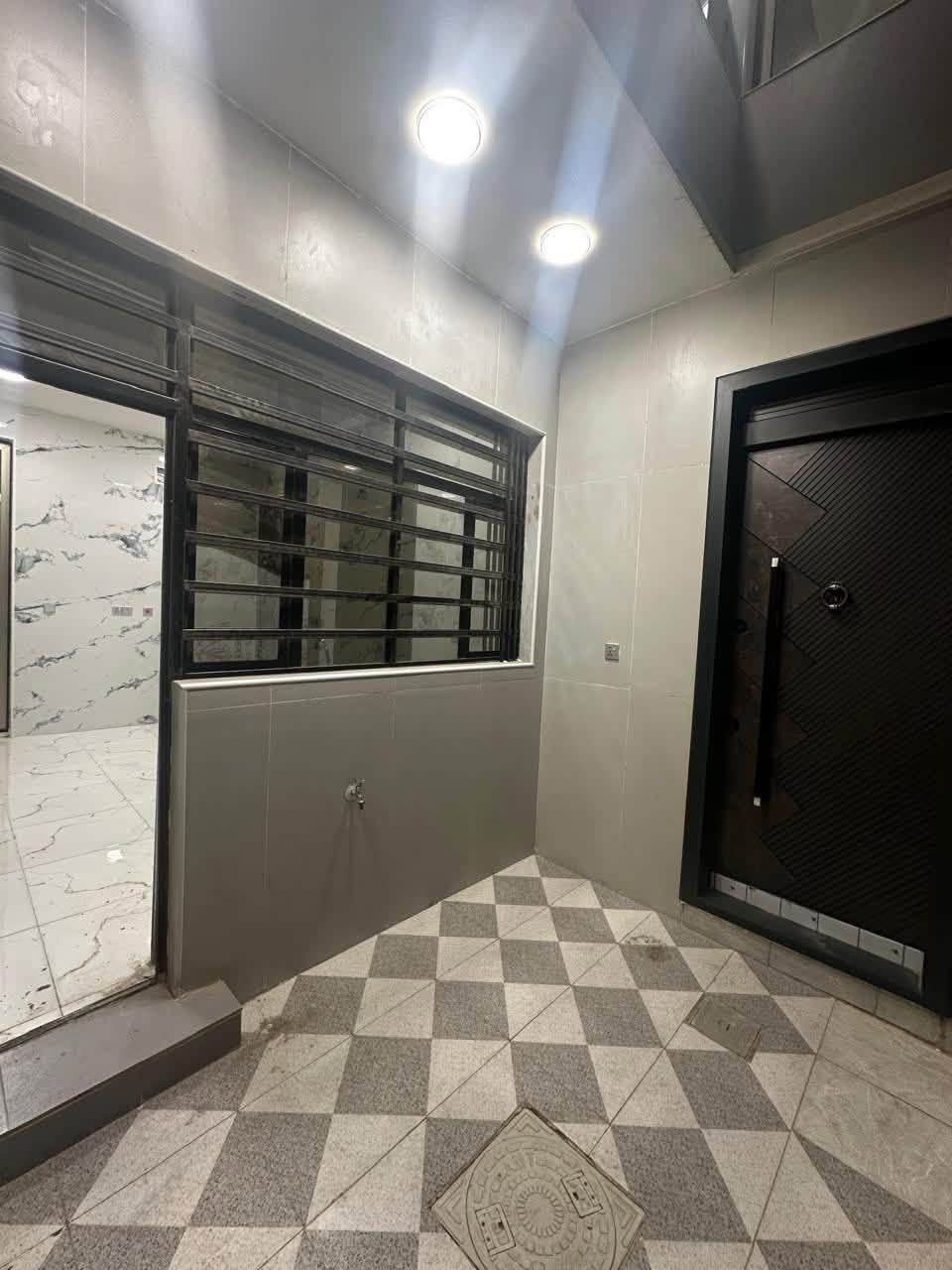 دار لإيجار مساحه 100متر(3)غرف نوم 🛌 +مطبخ+صالتين +خدمات) الدار زيرو مامسكون 📍الموقع بغداد الدوره البوعيثه مجمع شواطي دجله قرب حلويات الحمداني قريب على شارع العام 
الاستفسار  ***********
