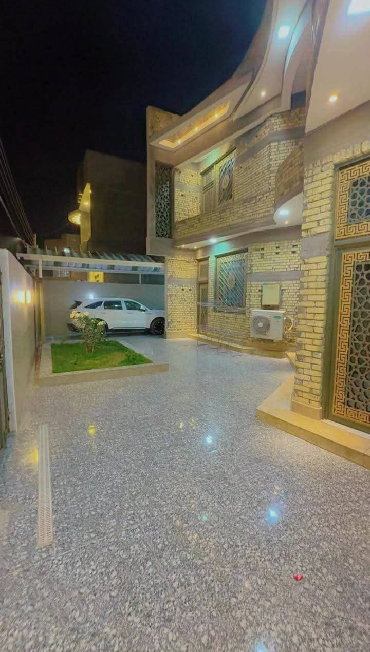 السلام عليكم وأسعد الله أوقاتكم 

يتوفر لدينا دار سكن للبيع  

مساحه 400 م 

بناء درجة اولى 
بناء طابوك 

#طابو ملك صرف زراعي عراقي وكاله ونسخه من الطابو  ولملاك موجود حي يرزق

مساحة البناء 280م
 
يحتوي البيت على 
غرف نوم عدد 2
ديوان 10 في 5
مطبخ بارد
مطبخ حار
صاله 
صحيات داخلي وخارجي
الطابق الثاني 
يحتوي على 
غرف نوم عدد 4 نضام سويد 
صاله 
كراج سياره 
وحديقه مرتبه 
 البيت بي مساحه ترك خلف البيت
 كلشي  منطقه هدوئ ومتوفر بيها جميع  
 الخدمات ماء كهرباء مدارس قريبه 
البيت فارق وجاهز للسكن 
البيت يقع على شارع 10م  اناره الشارع كله

#العنوان : بصره 
أم النعاج مقابيل حي بغداد 
قريب على شارع صناعيه حمدان 
مسافه 300 م عن شارع الصناعية 
( السعر 315 مع الاثاث وبي مجال    )
☎️((***********))☎️

🏠 مكتب عقارات الرحمة 🏠

تريد تبيع؟ تريد تشتري؟ إحنا بالخدمة 🌹

🔹 بيع وشراء قطع الأراضي
🔹 بيع وشراء الدور السكنية
🔹 المقاولات العامة
🔹 نساعدك تلقى العقار المناسب وبالسعر اللي يناسبك

📍 البصرة وأطرافها
📞 ***********
أخوكم محمد الشريفي 

مكتب عقارات الرحمة
🤝 شغلتنا نسهّلها عليك، وثقتك غالية علينا ❤️
