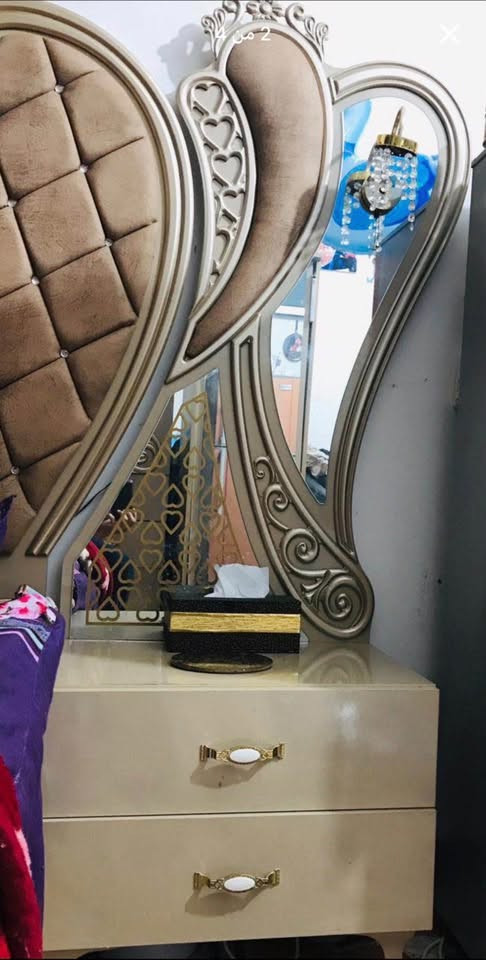 غرفه تركيه للبيع 10قطع بيها أضرار بسيطه اتصلو وافهمكم ‭***********‬
