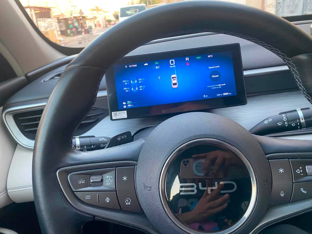 السلام عليكم للبيع بي واي دي سيل فايف فول واحد على واحد هاي سعرها يختلف 13 كامرة وفتحة وكشن كهرباء ورادار 
رقم بغداد ماشية 2000 الفين 
كفالة عامة من كلشي 
العنوان بغداد الكرخ 
السعر 22300 مليون يعني ٢٢ مليون و٣٠٠ 

‭***********‬
