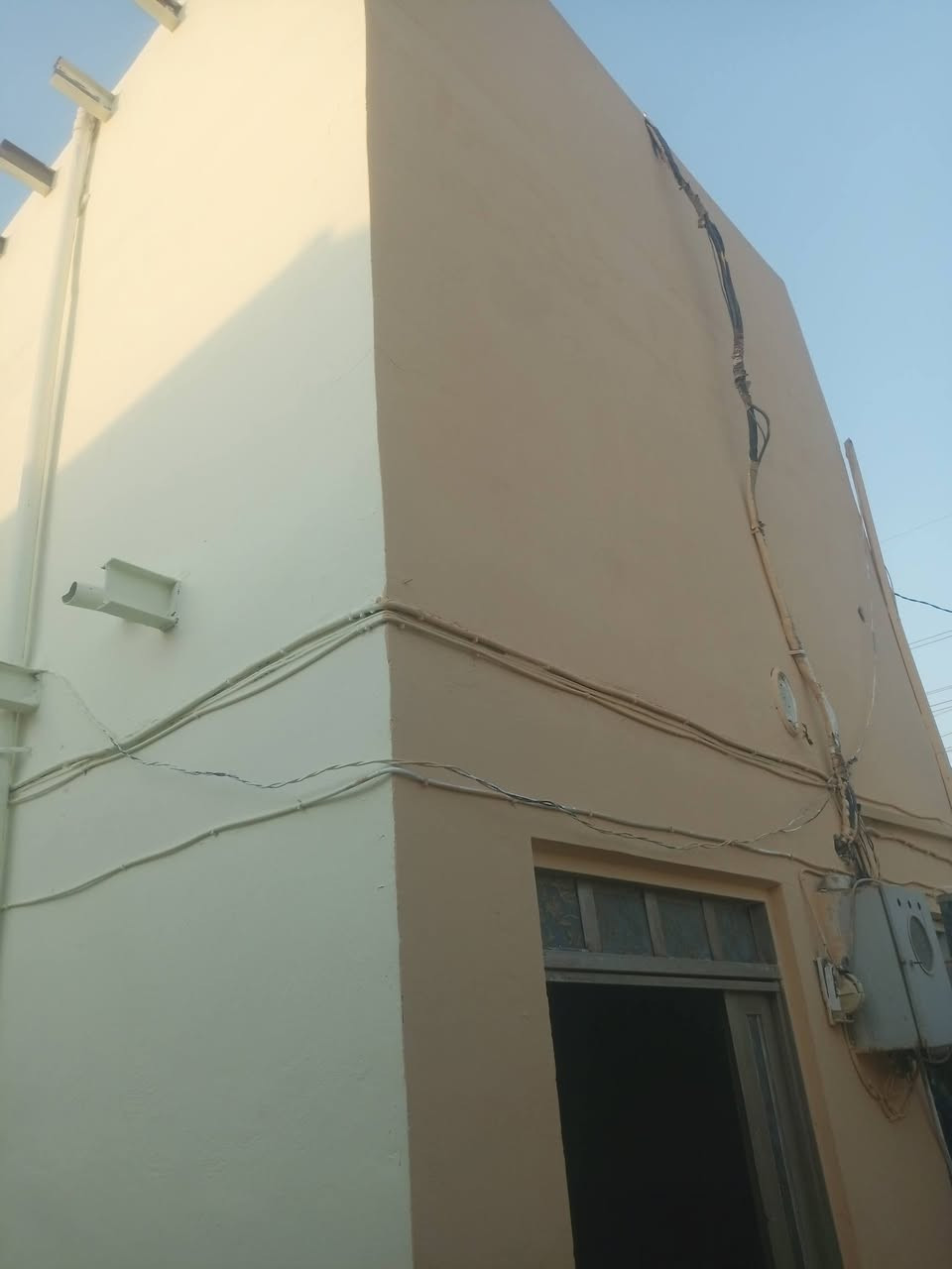 بيت البيع 
مزارع اليرموك 
مقابل قرية القدير 
بجيهة المطحنه 
بيه براني وخمس غرف 
وصاله 
ومطبخ 
بيت جاهز 
سعر 40
بيه مجال قليل 
***********
