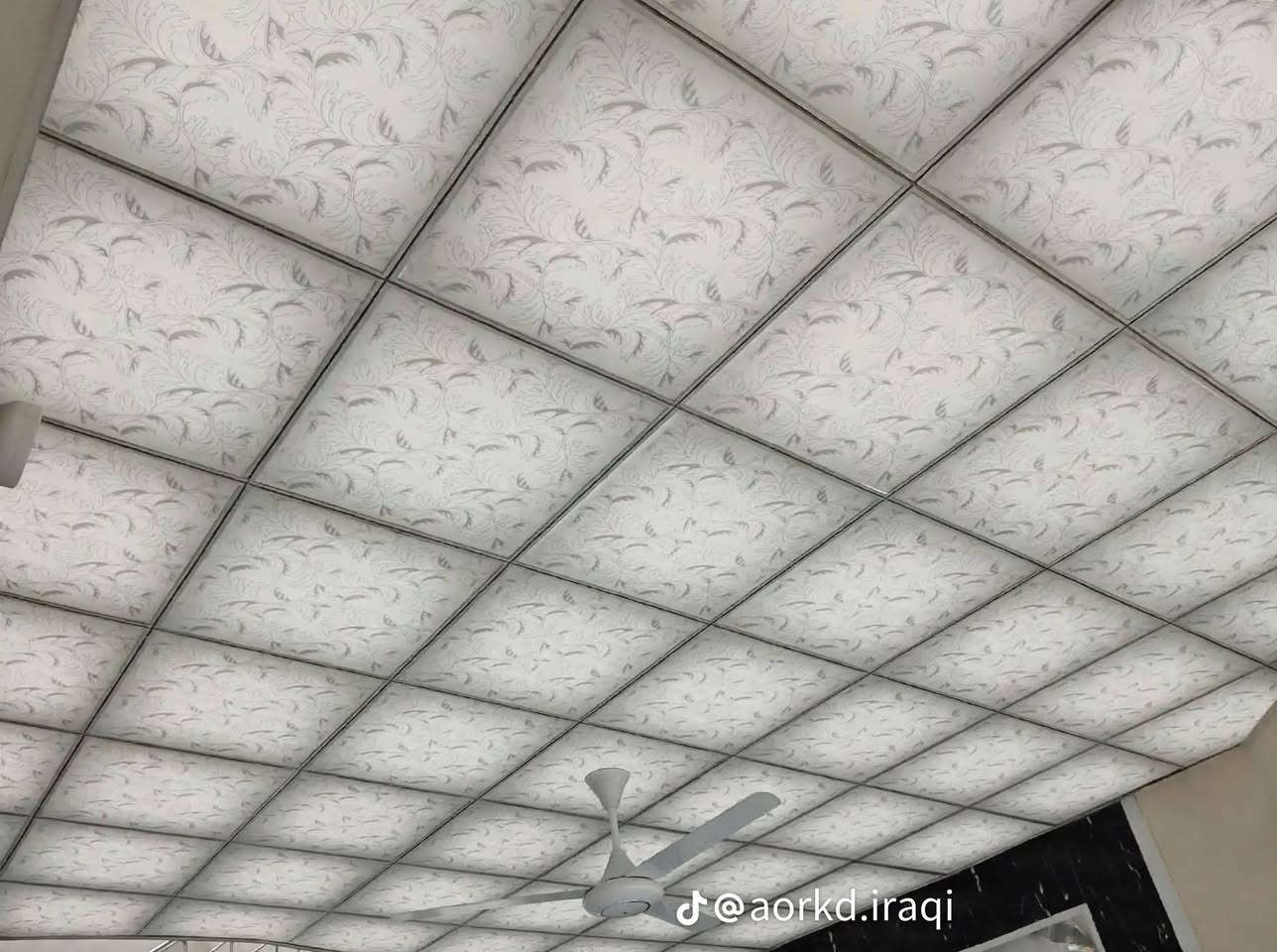 سلام عليكم إخوان عمل سقوف ثانويه وجبس بور و إكس بورد  و فوم تركي وصبغ شغل درجه اوله مستعدون تجهيز كافه الدوار الحكوميه وال أهله إخوان اسعر المتر تلكوه بآخر الصور بوستر مذكورة بي كافه التفاصيل عملنه يكون داخل وخارج المحافظه اخوكم وخادمكم سيد حسن أبو شهم رقم الهاتف ***********...***********

نص مكتوب في الصور:
- @aorkd.iraqi
- @_3tiktok3