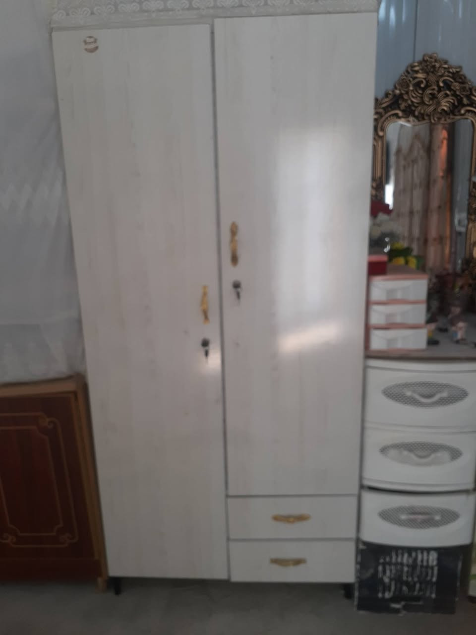 السلام عليكم كنتورين وبوفيه للبيع مكاني كركوك حي الاسره مقابل مستشفى الشفاء اخوان المو شراي لا يدق علي رحم الله والديكم 250 وبين المجال***********
