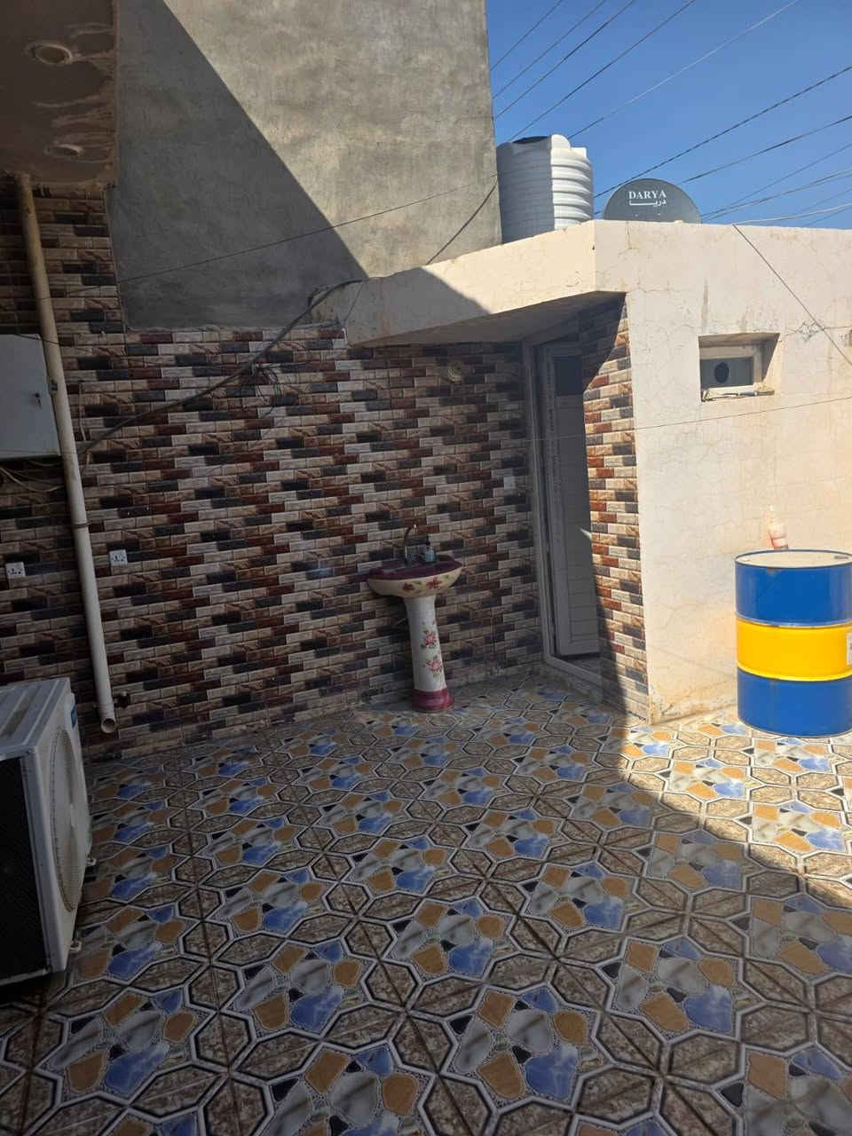 مشتمل البيع حي جبيريه الثانيه قرب سوق مريدي المساحة ١٢٥م شارع ١٠م غرفتين وصاله ومطبخ ستقبال كراج صحيات للستفسار اتصل ***********

