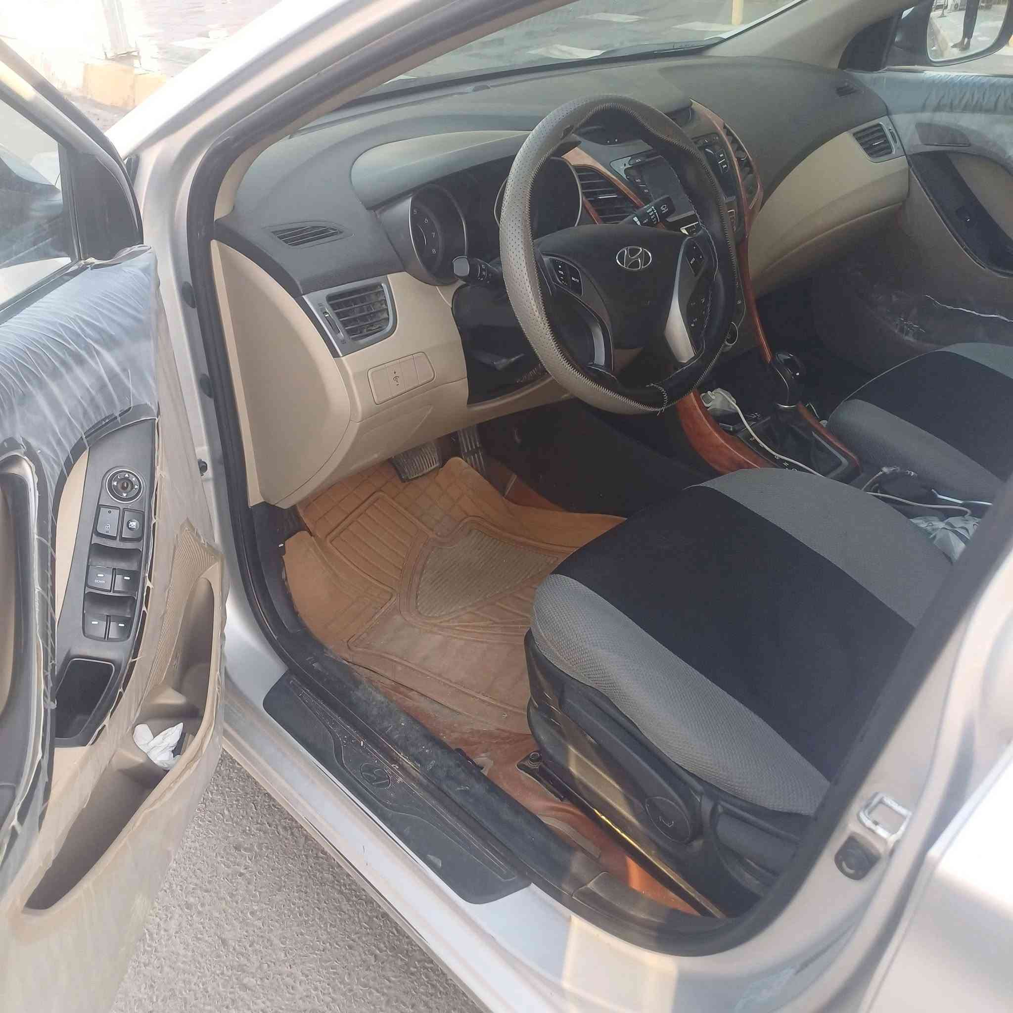 السلام عليكم النترا موديل ١٦ محرك ١٦٠٠ رقم بغداد بأسمي سياره نضيفه السعر 118. وبيه مجال  ماشيه ١٥٩  
***********
