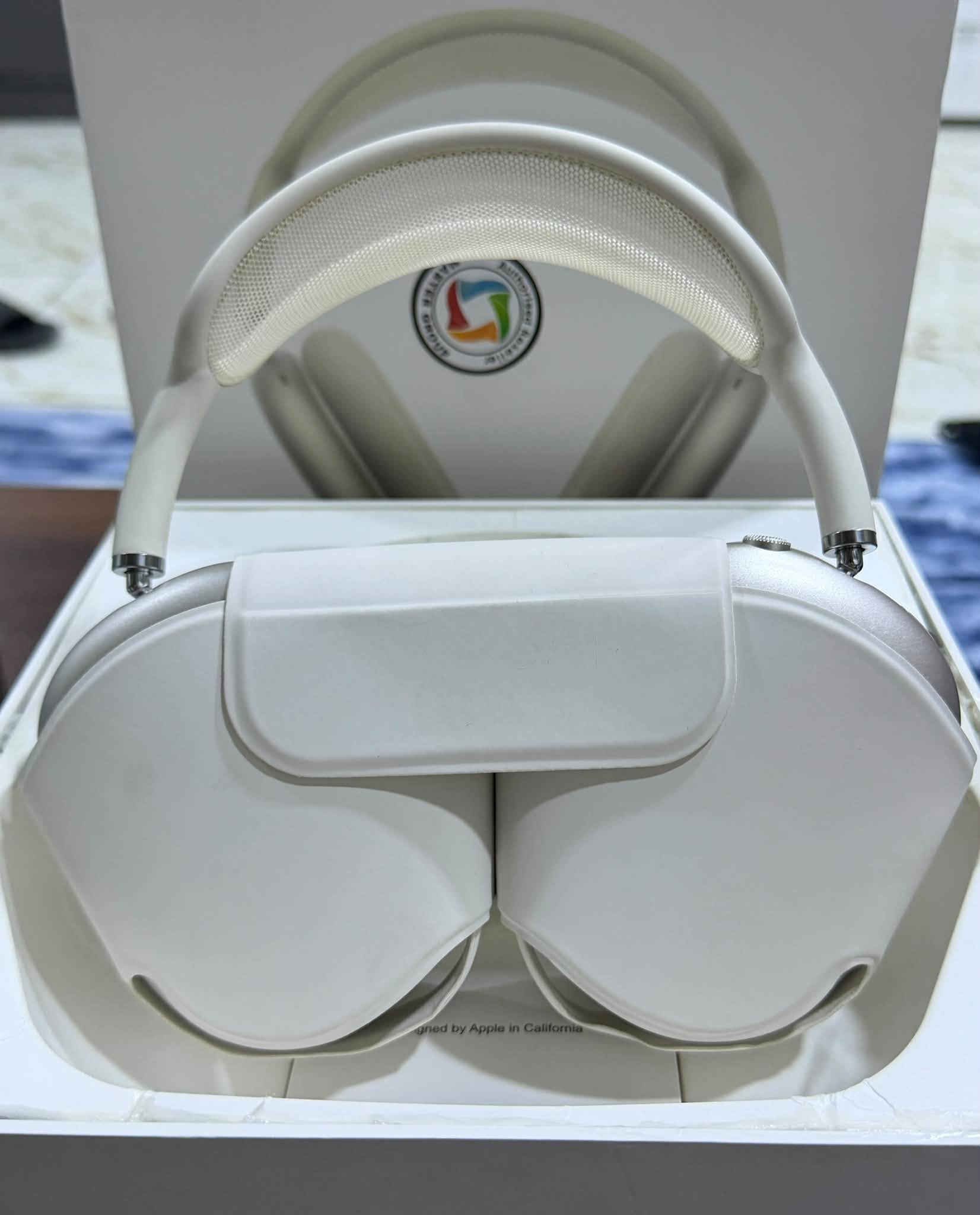AirPods Max 2
ايربود ماكس 2 تايب سي ضمان ماستر بعده بالنايلون استخدام كلش قليل ومضمومه ملحقاته كاملة السعر 450 الف وبيه مجال بسيط *********** بغداد
