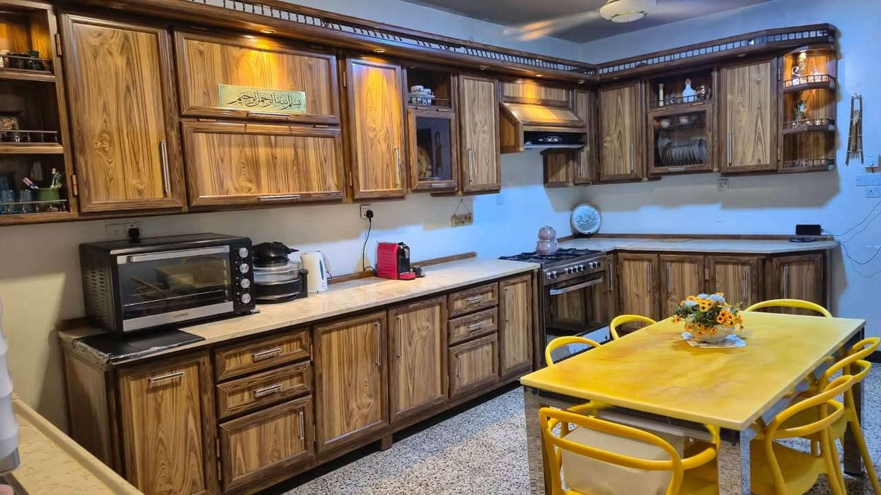 كاونتر المنيوم +مرمر ثكيل درجه اولى للبيع مستعجل جدا جدا
السعر : مليون وربع وبي مجال صغير 
العنوان : شارع فلسطين 
للتواصل : ***********
