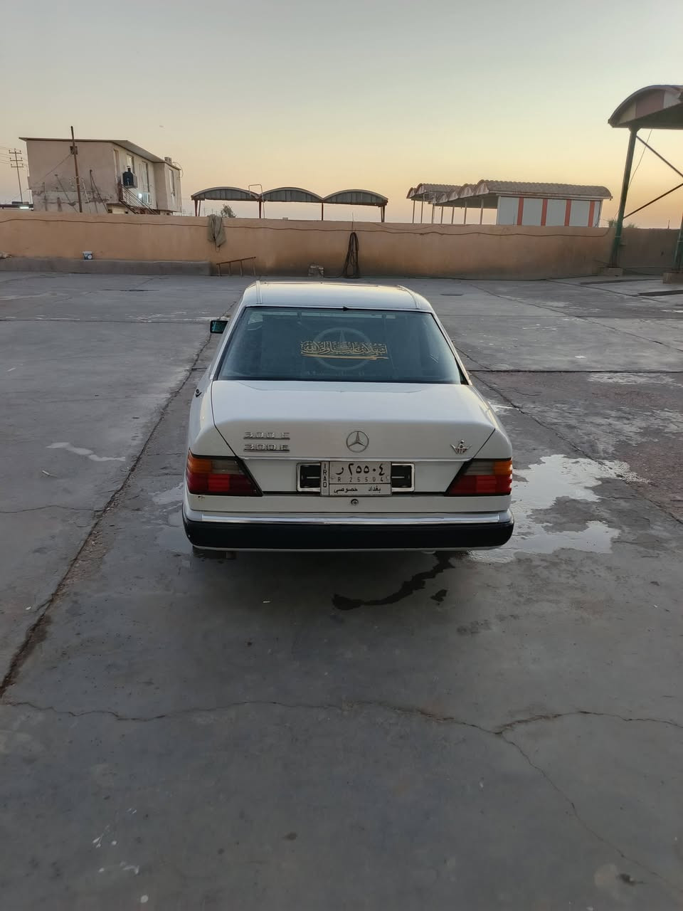 سلام عليكم 
سياره جديده نصبه 
مكفوله من الضربه فقط صبغ جماليه 
مكينه ثنين ونص ديلكو جديده صارلهه ١٥ يوم مشدوده 
تبريد جديد كمبريسر وفان 
تايرات تخم جديد 
حداده جديده 
باتري جديد 
يعني شغل واطلع وين يعجبك 
موديل ٨٦ بغداد 
السعر ٥٥ وبيهه مجال 
ذي قار الچبايش 
***********
