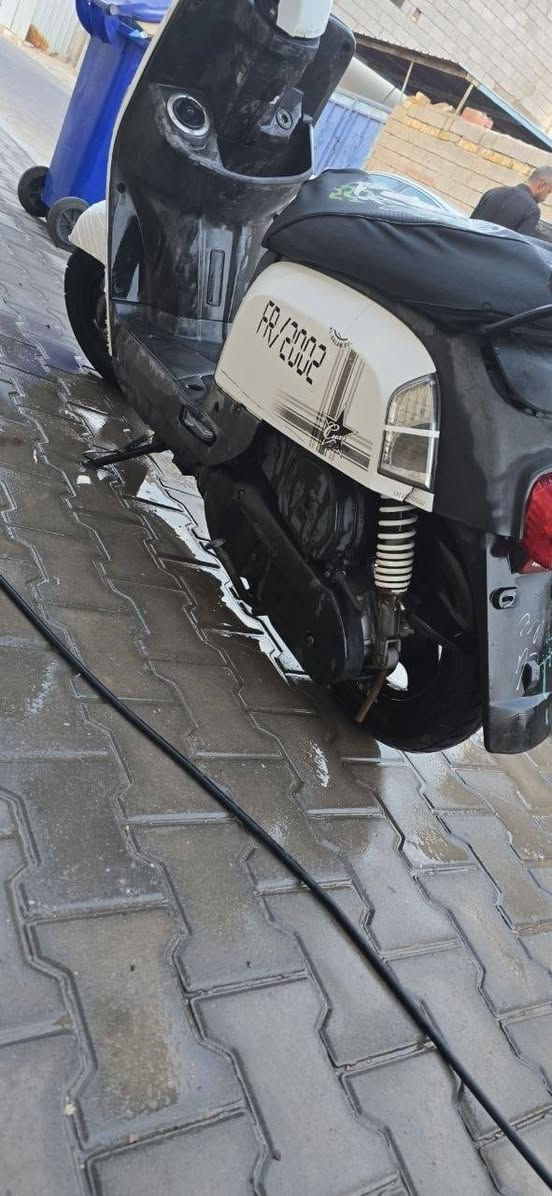 السلام عليكم دراجه ماكس بوليسي نوزل  كفاله عامه برغي مامفتوح بيها  لايت زنون اشاير يمنه يسره كهربائيات كلهه شغاله الدراجه شلعه ومعدل فول نظافه  السعر مليون وبيه مجال قليل***********
