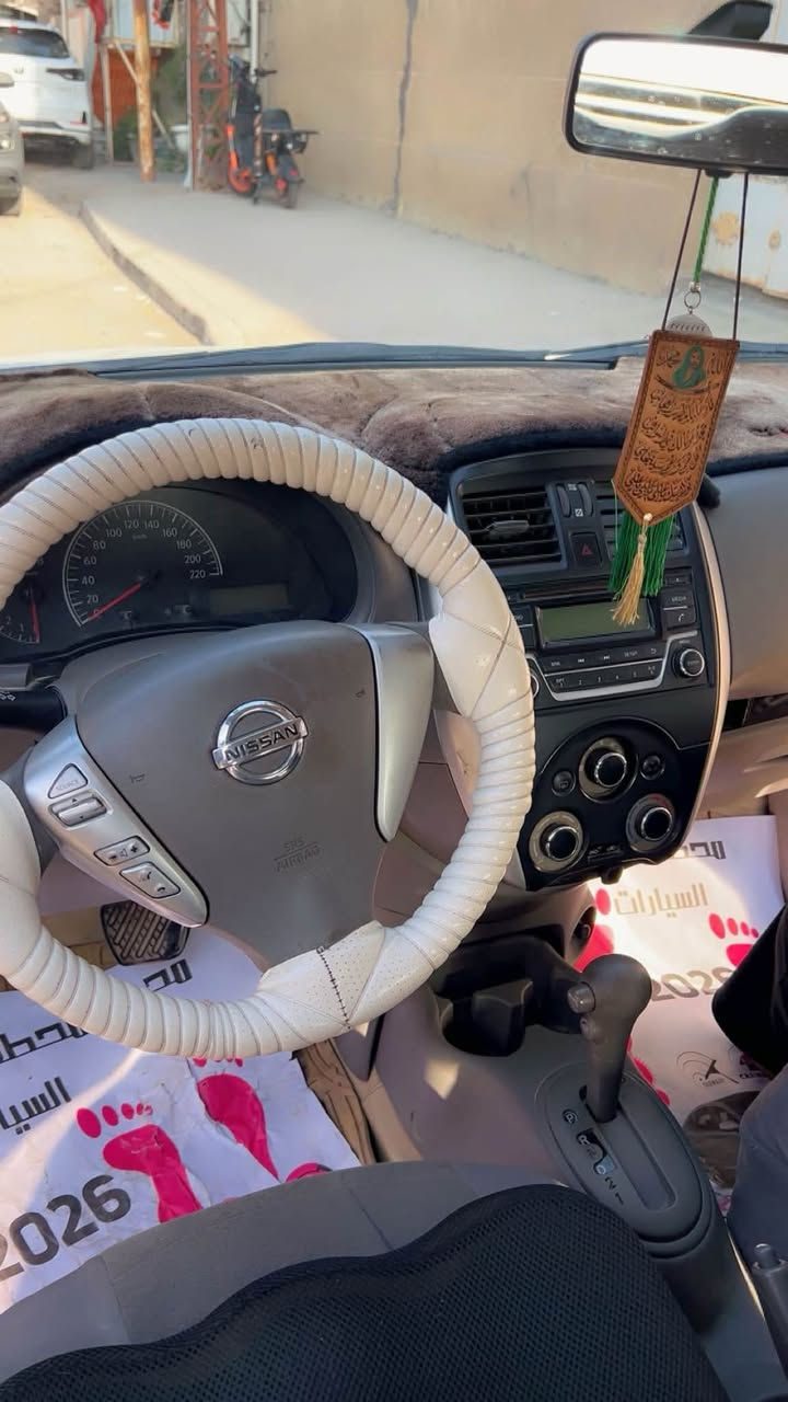 السلام عليكم سياره سني للبيع هندي ام حديده زرقاء تبريد خير من الله مكينه كير مكفوله بيها ثلاثه قطع صبغ موديل ٢٠١٨رقم المحرك ١،٥٠٠ماشيه ٢٧سنويه بسمي 
سعر 90$وبيها مجال حك جيتكم مكان بغداد الشالجيه 
رقم الواتساب ***********
تشرفونا اي وقت
