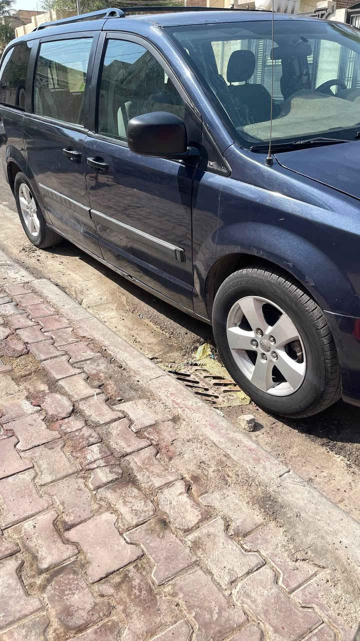 سيارة عائلية دوج كرفان سبعة راكب
للبيع او مراوس بسيارة صالون

موديل ٢٠٠٨ رقم دولي باسمي هزة جديده

مواصفات فول التبريد ثلاث قطع

سبعة راكب الابواب كهرباء

الجنطة كهرباء

السيارة مصبوغة حزام

الكشنات لغرف 

محرك ستة سلندر حجم ٣٣٠٠ اقتصادي

تفيد ابو العائلة

وتفيد للخطوط 

مكان السيارة ميسان المركز

الاتصال ***********
السعر ٩٠ ورقة مجال للعملة
