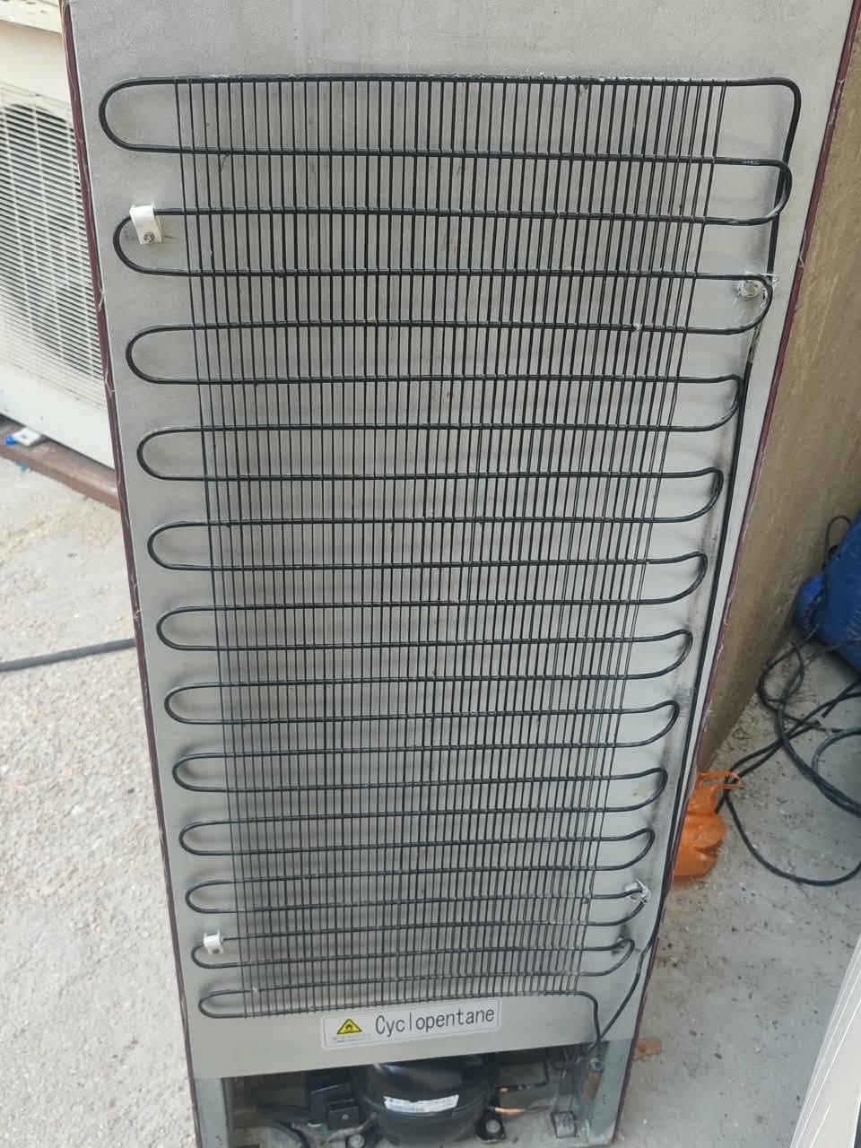 سلام عليكم 
ثلاجه حجم وسط جديده مستخدمه قليل شركه LG تجميد فول كلشي ما بيها ما داخله تصليح ابد سعر 100وبيها مجال
*********** تصال او وتساب مكاني كربلاء حيل غدير

