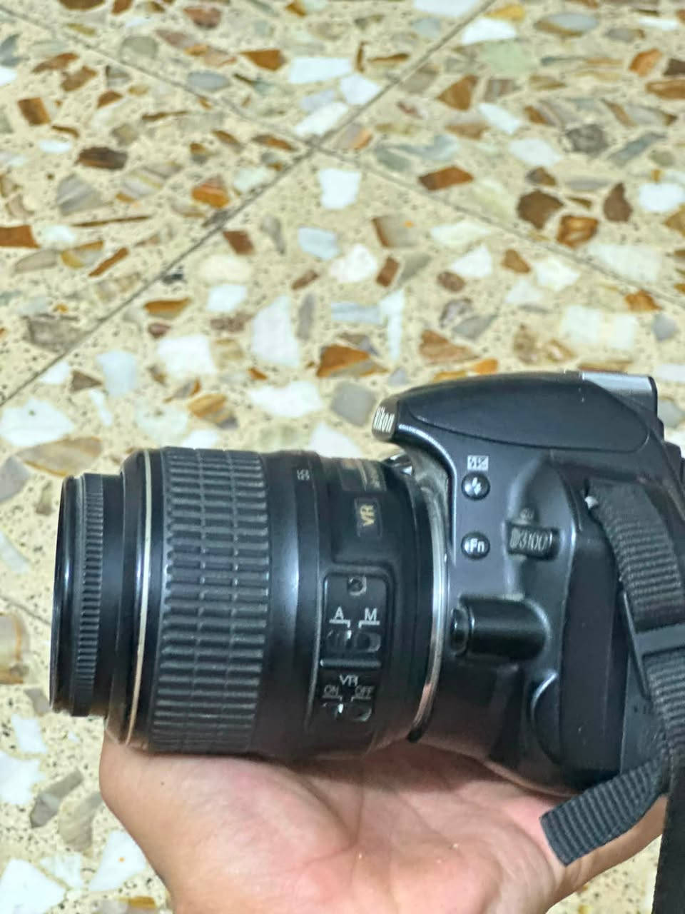 كامره نيكون 3100  جبته و ما ستخدمته هواي لين معدي 
 شغل بيه  للبيع  مكاني بغداد /الشعب 
***********
