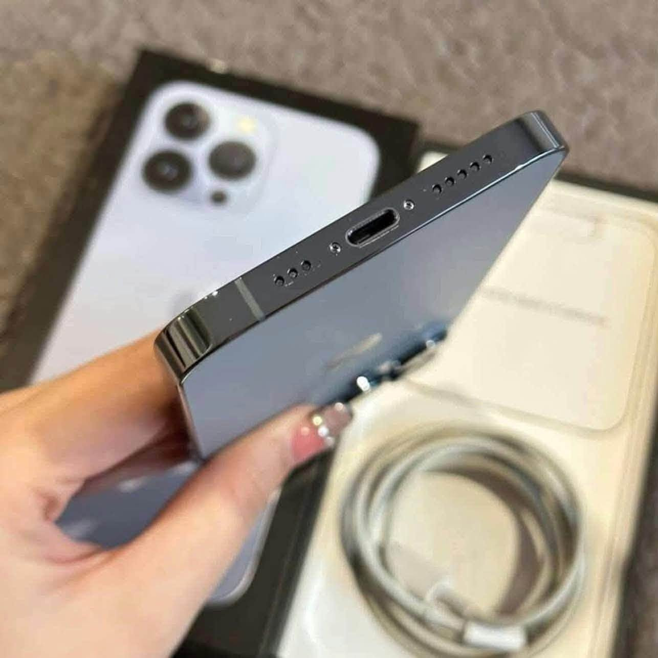 13 برو ماكس  بطارية 🔋 82 ذاكرة 256
سعره 700 
***********
