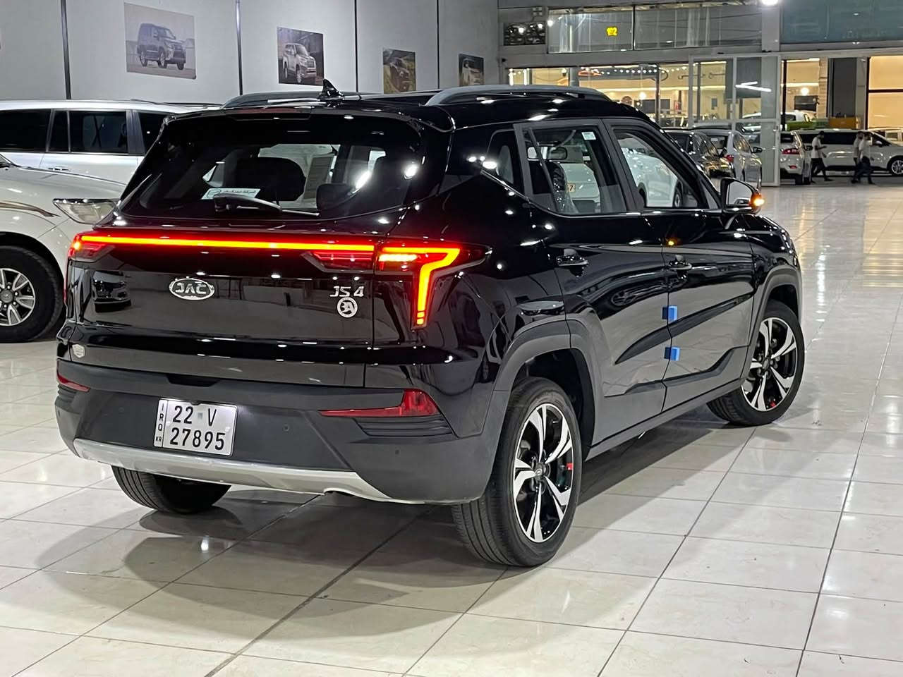 JAC JS4
مودیل2023
بدون صبغ مکفول ✅
مواصفات 1/1فول مواصفات 
(٤ کاميرة/شاشة/CARPLAY/ تحکم ب ستیرن
تحدید سرعة / تبرید مرکزي &تبرید لمس
کشن کهربائي & جلد & داخل ابيض/
فتحة سقف/ بريک بصمة / کيج الکتروني 
بصمة/ حساس/ویل کروم/زینون بلادي 
لایت حدسة &LED/  مراية شفت )
٦٠ الف کيلومتر ماشية
رقم اربيل رقم سنوية هزة کل جدید 
تحویل & غرامة& صبغ& کل بشرط
سعر فقط (105) ورقة 10500$
عنوان : اربيل معرض سمکو اغا
