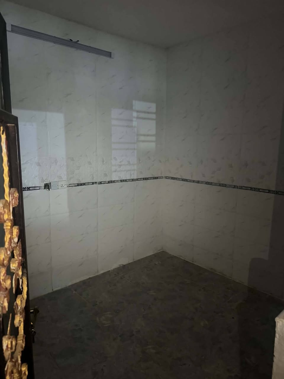 سلام عليكم
مشتمل 125 متر للايجار 🛑
المشتمل مرمم حديثاً طابق واحد
يتكون من ( كراج جبير - مطبخ - صالة - هول - غرفه وحدة - صحيات غربي حديث )  
عنوانه الشهداء / قرب مدرسه الاعظميه للاستفسار تواصل واتساب اواتصال/ ***********
