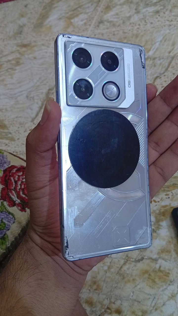 جيتي ٢٠ برو  جهاز نضيف أو حلو وحش مال لعاب ذاكرة ٢٥٦ ول داخلية ١٢ أو بيهة إضافة ٦ بل بوبجي ١٢٠ فريم جهاز بدون غراض  جهاز فقط بدلتله فلاته علمود سرعة الشحن والضهر واضح بل صور بسبب حراره تغير لونه كلشي مابي عل فحص وعل ضمان سعر 210 وبي مجال مكان نهروان رقمي بي وتساب *********** هاي السوده العل ضهر مالت الفريز مال تبريد تنشال ضهر كلشي مبي غير لزوايه

