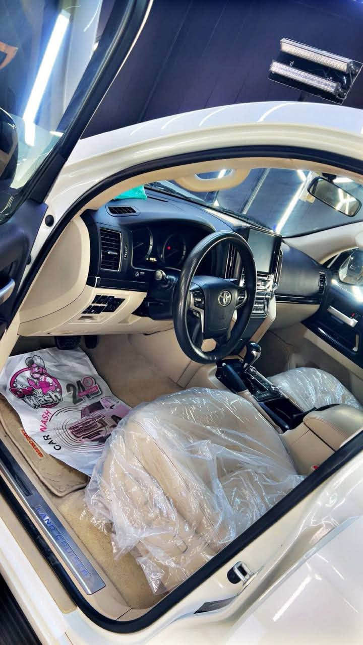 لاندكروز موديل 2021 بريم أصلية
فول مواصفات ماشية 58 الف مكفولة كفاله عامه محرك 6 سلندر 4000
تنفس طبيعي.....  بسمي تحويل مباشر
اربعة كامرات محيطيه/ اربعة بصمات / فتحة سقف/ فور ويل/ تبريد ثلاث
قطع/ حساس أمامي وخلفي أصلي/ صندوق كهرباء وشفط/ مري شفط
وقلاب/ ثلاجة/ فول لايت زينون/ 7 راكب/ برحيب علامة لاندكروز بالباب/ وبعد
اكو مواصفات معروفة للجناي..
                              السعرررررررررررررر خاص 
الرقم ***********
مكاني كربلاء
