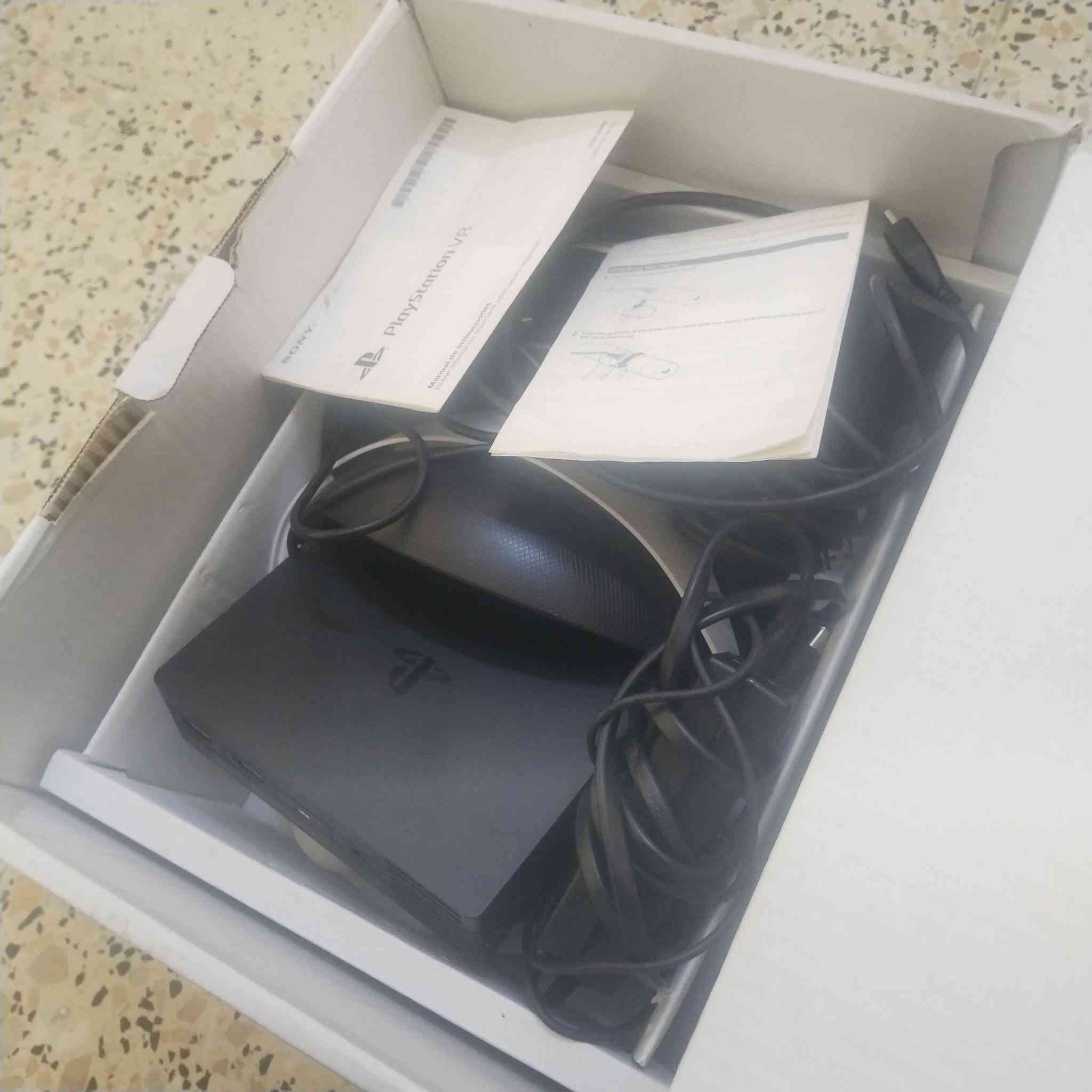 نضارة واقعيه بلي فور ايرون مان كامله مستعمله شهر شبه جديده معه يدات وقرص vr  سعر 125 وبي مجال كلش بسيط مكاني بغداد غزاليه واكو توصيل ***********
