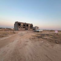 الديوم العشرة الالف • ٦٠٠م • واجهة ٢٠م