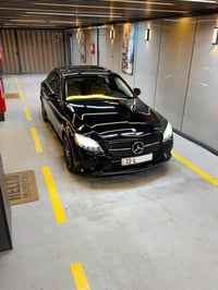 مارسيدس c300  2021 السيارة جديدة مابيها اي نقص  ماشي 83 ميل السعر 240$...