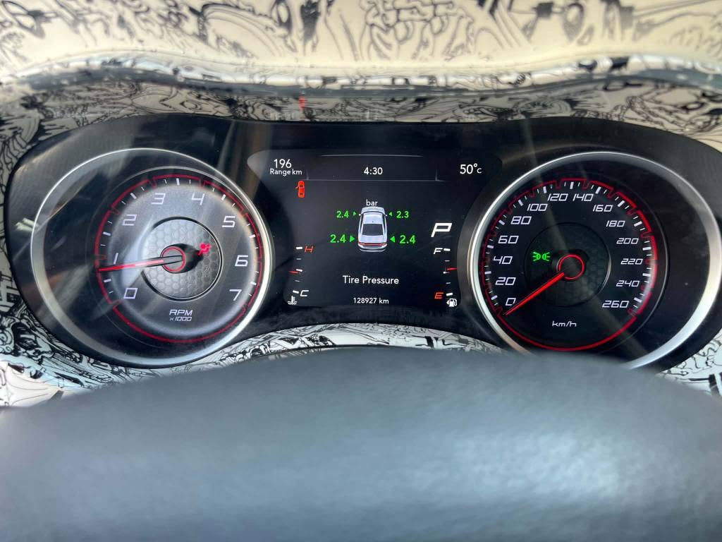 السلام عليكم
جارجر 2018 sxt plus
فول السياره فتحه كشن تدفة تبريد جلد ابيض
ماشيه 80 مايل 
سنويه 2027
داخله كلين هنا صاير بيه
تبديل جامرلغ سكن بلاد مع صبغ قاعدة الدبل
جامرلغ السكن بي شبر صبغ
باب سايق باب سكن معيرات فقط
منظومة جكات عليه
دبات ع ريمونت
سقف روزرايز
دركة رياضي،*********** كركوك, العراق
