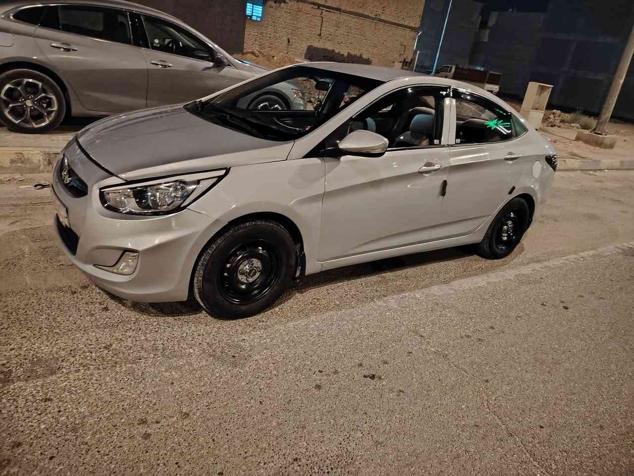 السلام عليكم سياره نوع اكسنت خليجي موديل 2016 نص فول كفاله كير مكينه حداديه تخم تاير تبريد، باسمي تعوي مباشر سنويه لحد 2030 السعر 73وبيه مجال العلوان كربلاء رقم ***********
