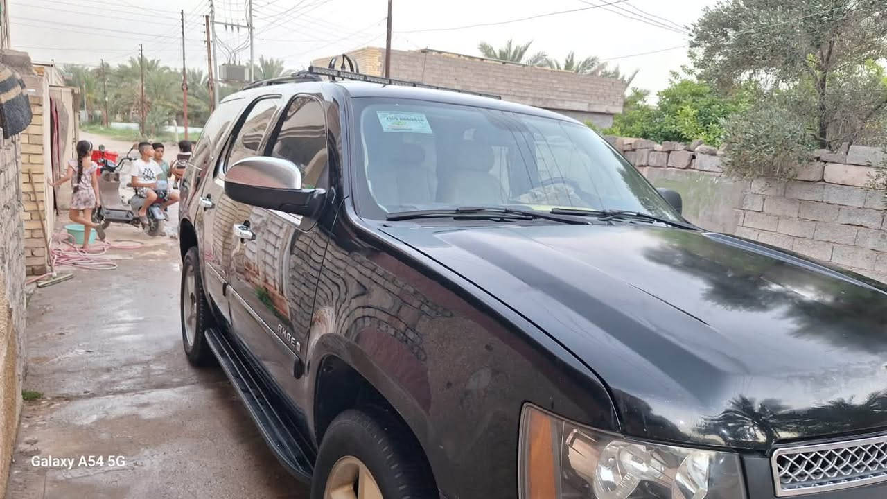 سلام عليكم 
تاهو LTZ فول موصفات موديل 2008
السيارة خليجيه بدون حادث مابيها نواقص السيارة 
جاهزه صدر جديد مكينه 5300 المرغوبه كير ومكينه
جدد شاديهن رقم كركوك قرار ٤٨ فقط وكاله تبريد شغال 
مابها نقص المكان بغداد الشعب السعر 120 وبيها مجال حك الجيه رقم ***********
