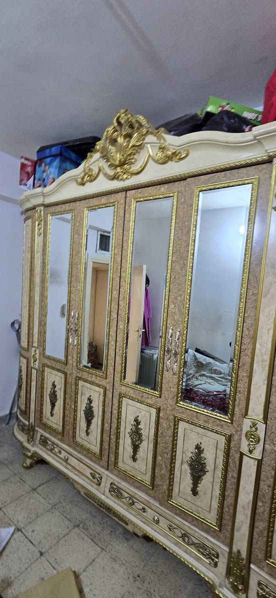 السلام عليكم لللبيع غرفة ماليزيه 
نظيفة كلش ومابيه اي نقص كامله مع ملحقاتها 
مكاني عمارات زيونه 
السعر ٥٠٠ الف دينار
رقمي  ***********
