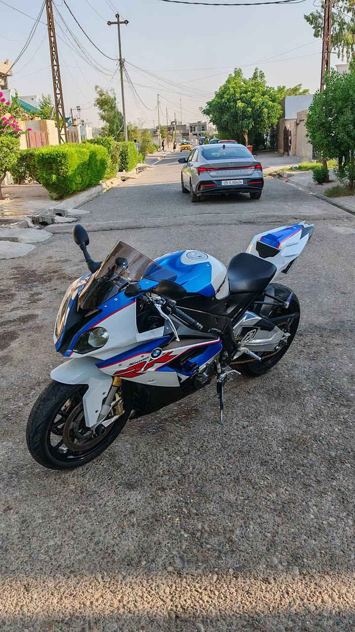 للبيع bmw s1000rr 2016 وارد امريكي محرك كير مكفول ماشيه الف35  رقم بغداد بسمي تحويل ثاني يوم مكان كركوك وتساب ***********
