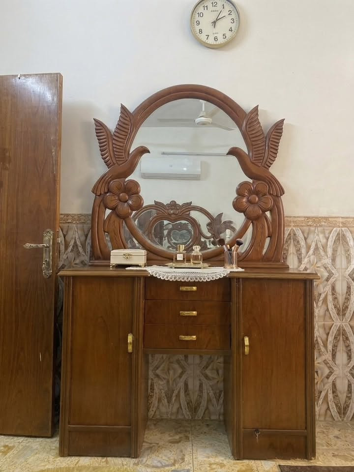 غرفه اخشاب • نضيفه • ٧ قطع