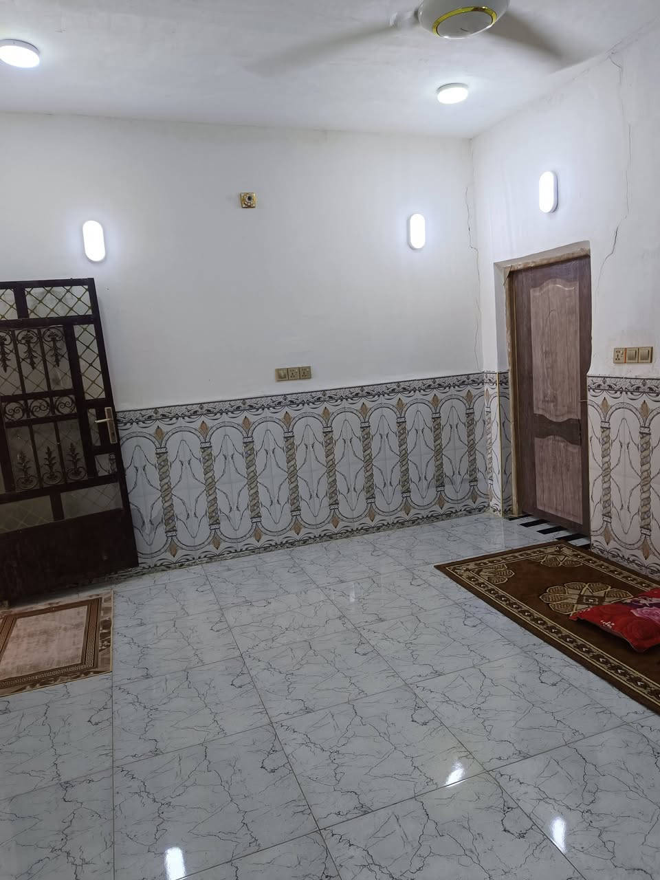 نزلة الصويلات • ١٠٠م • غرفة وصالة