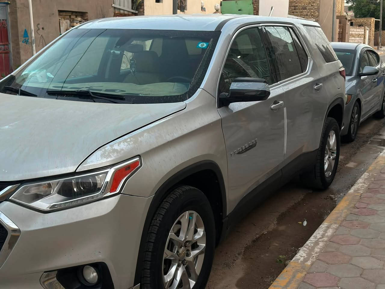 السلام عليكم 
شوفرليت ترافرس 20 بااسمي 
ماشيه 112 ألف كيلو متر 
سيارة بيها 5 قطع حادث امريكا وحاليا جاردات 
جاهزة من تبريد ثلج وحداديه وكير ومكينه 
السعر 165 وبي مجال للشراي
مكاني ديوانيه ورقمي بي وتساب 
***********
عندك مراوس بااحدث وانطيك فرق والباقي إقصاد
