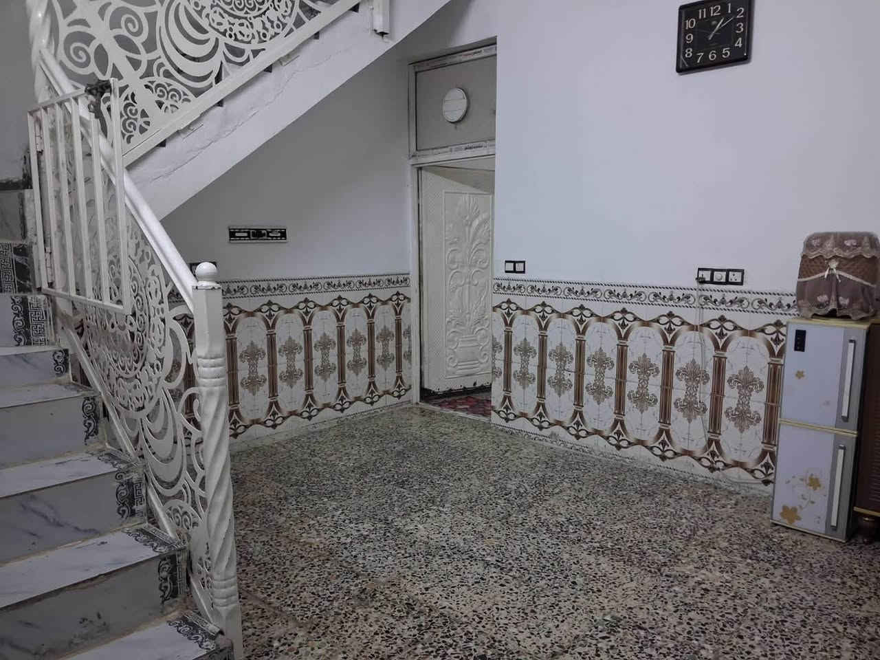 السلام عليكم
مساحة البيت 105م واجهيه 7 ونزال 15

بيت طابق واحد كامل مكمل والطابق

والطابق الثاني مبني غير صب السقف 

منطقة الوليد الزراعي سند 25 وكاله ام الصوره 

شارع تبليط ماء كهرباء مجاري 

شارع شيخ مناف الامانه مدخل 

مدخل الثاني من سدة الوليد 

(السعر95 ) ***********
