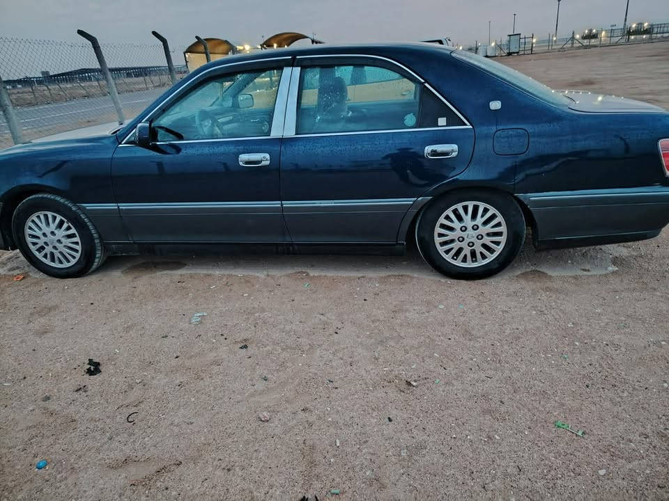 سلام عليكم كروان ملكه للبيع  محرك وكير مكفولات تبريد ثلج كصتين السياره السعر ٢٩ وبيه مجال ‭***********‬
