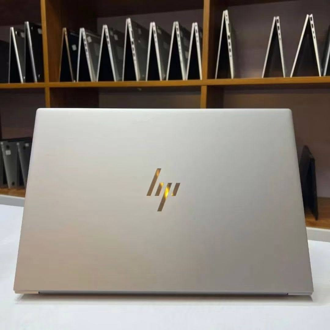 الكمية محدودة
ZBook Studio G10 Workstation العملاق والمصمم خصيصاً للمهندسين، المصممين، وصنّاع المحتوى المحترفين. 💻✨
🚀 المواصفات الخارقة للجهاز:
ملاحظة /  ممكن زيادة الرام الى 32 مع زيادة 300 الف دينار عالسعر. 
المعالج: Intel Core i9 13900H
(الجيل الثالث عشر الخارق) لأداء لا يعرف التوقف.

كرت الشاشة: NVIDIA RTX A1000 6GB Graphics الاحترافي المخصص لأقوى برامج الرندرة، المونتاج، والجرافيكس الثقيل.

الذاكرة (RAM):  16GB RAM DDR5 5600 MHZ
تضمن لك سلاسة تامة في التنقل بين البرامج المعقدة.

التخزين: 512GB SSD فائق السرعة لفتح النظام والملفات في ثوانٍ.

الشاشة: شاشة خيالية بدقة 4K زجاجية وتدعم اللمس (4K Glass Touch Display) لألوان فائقة الدقة ووضوح مبهر.
بصمة اصبع للأمان .
💎 حالة الجهاز:

ممتازة جداً (Excellent A++) بحالة الوكالة ونظيف تماماً.

🎯 الاستخدامات المثالية:
الهندسة، التصميم الثلاثي الأبعاد (3D)، المونتاج الاحترافي، والبرمجة.
السعر 
*********** 
***********

. 💻✨

ZBook Studio G10 Workstation العملاق والمصمم خصيصاً للمهندسين، المصممين، وصنّاع المحتوى المحترفين. 💻✨
