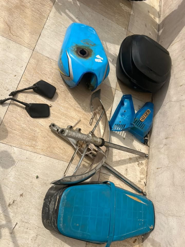 ئەم ئەشیانە بۆفرۆشتن عەیبیان نییە هەموویی پێکەوە ئەفرۆشم بەسعرێکی هەرزان مشتریت تیلکە مشتری نیت سەرم مەیەرە ئێش ڕەحمتت لێوێت***********ئەدمین♥️
