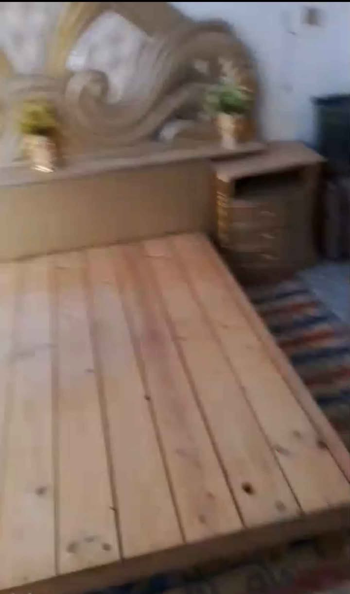سلام عليكم غرفة اخشاب صاج عراقي مصبوعه
بدون ضرر غرفه اخت الجديده عنوان بغداد  البلديات هاتف *********** بغداد, العراق

نص مكتوب في الصور:
- Shot on AWESOME A70
- ١٢:٢٨ محمد غرفه ٧ أيلول، ١٢:٢٣ م Shot on AWESOME A70
