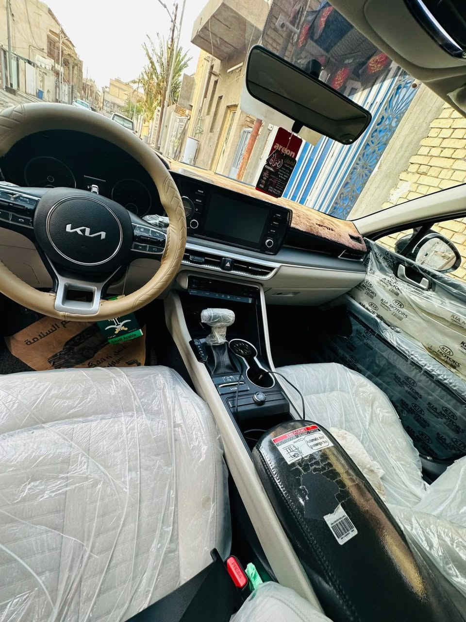 كي فايف K5 رقم بغداد 2023 خليجي 
فول مواصفات 1/1
محرك 2000دوش مرغوب 
ماشيه 60 الف حقيقي 
فتحه سقف بنوراما 
تشغيل عن بعد + دخول ذكي 
شاشه كبيرا بلادي +كامره 
حساسات امامي وخليفي 
مصابيح زنون +4Led عدسات 
فول تحكم ستيرن 
درايف مود 
مري كهرباء 
تبريد قطعتين لمس مناخي 
مكفوله عدا بارد كد اصبع بخشم البنيد 
مداور ثاني يوم 
السعر ٢٠٥ ورقه وبيه مجال بسيط 
العنوان سياره ميسان 
رقم الهاتف لاستفسار ***********/ 
*********** عمارة, ميسان
