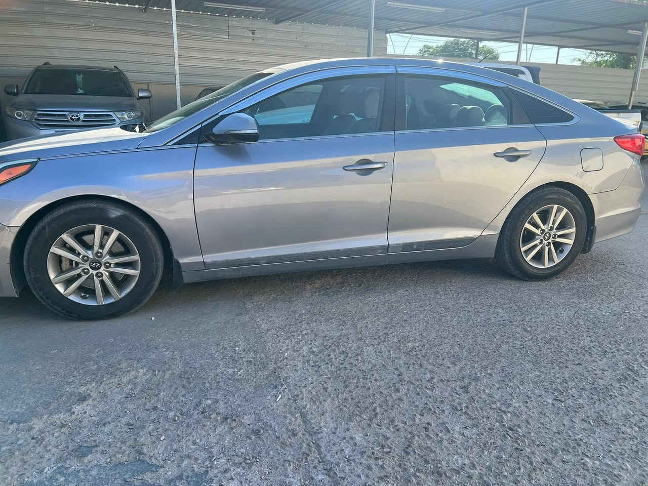 سوناتا
موديل 2016
وارد امريكي 
صبغ باب وجاملغ 
رقم اربيل تحويل مباشر 
السعر 120$
للاتصال 
***********
مكان السياره حديثه
