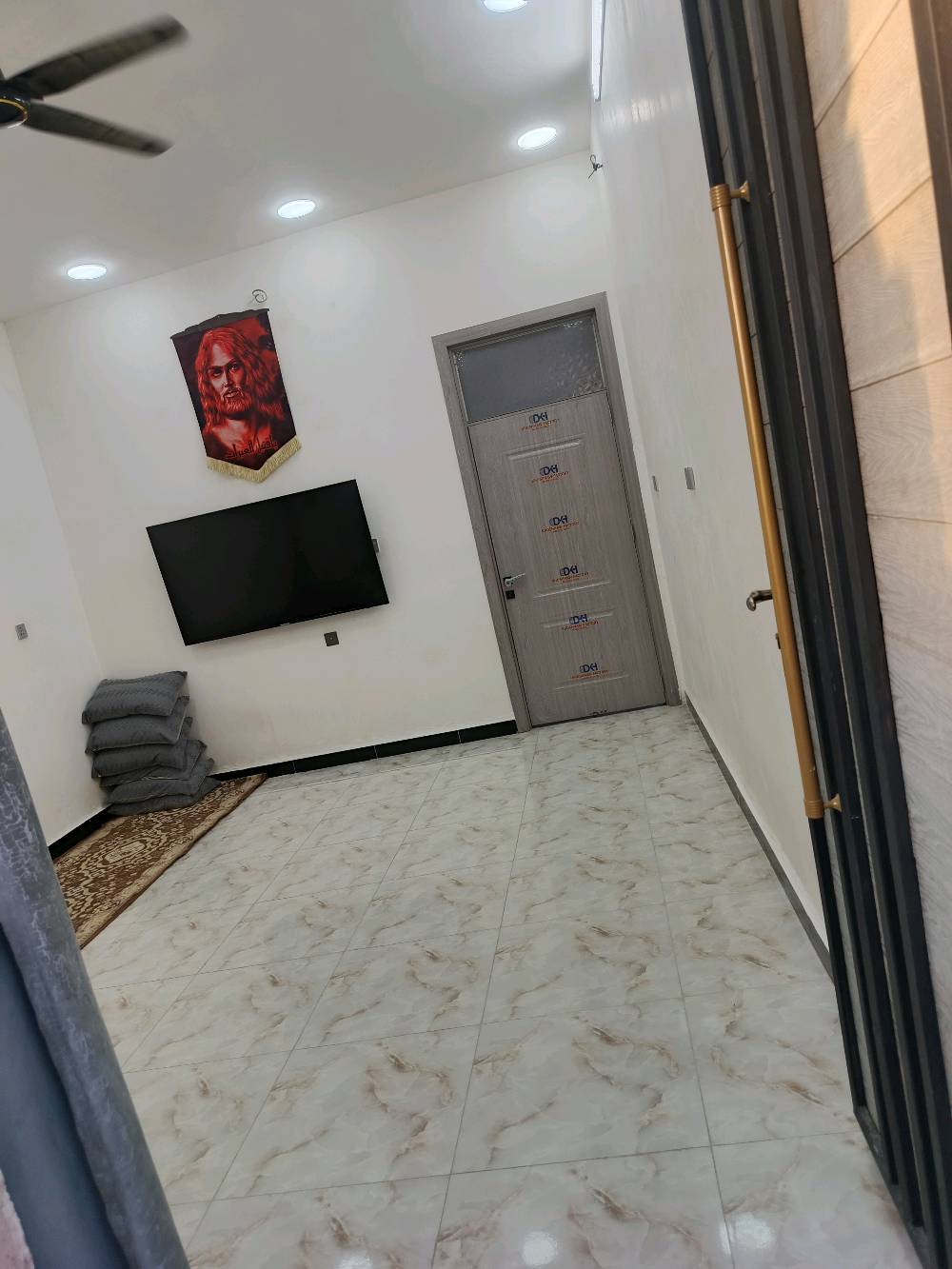 يالله السلام عليكم خوان بيت للبيع في الدورة البعيثة مقابل مجمع العدل الثاني شارع البيطرة مساحة 150متر عقد 117 متكون من غرفتين نوم  وصالة واستقبال  وصحيات  و حمام داخلي ومطبخ
السعر  110مليون وبيه مجال 
  الرقم  الاستفسار ***********
 الرقم الثاني ***********
السلام عليكم بيت للبيع في الدورة البعيثة مقابل مجمع العدل الثاني شارع البيطرة مساحة 150متر عقد 117 متكون من غرفتين نوم  وصالة واستقبال  وصحيات  و حمام داخلي ومطبخ