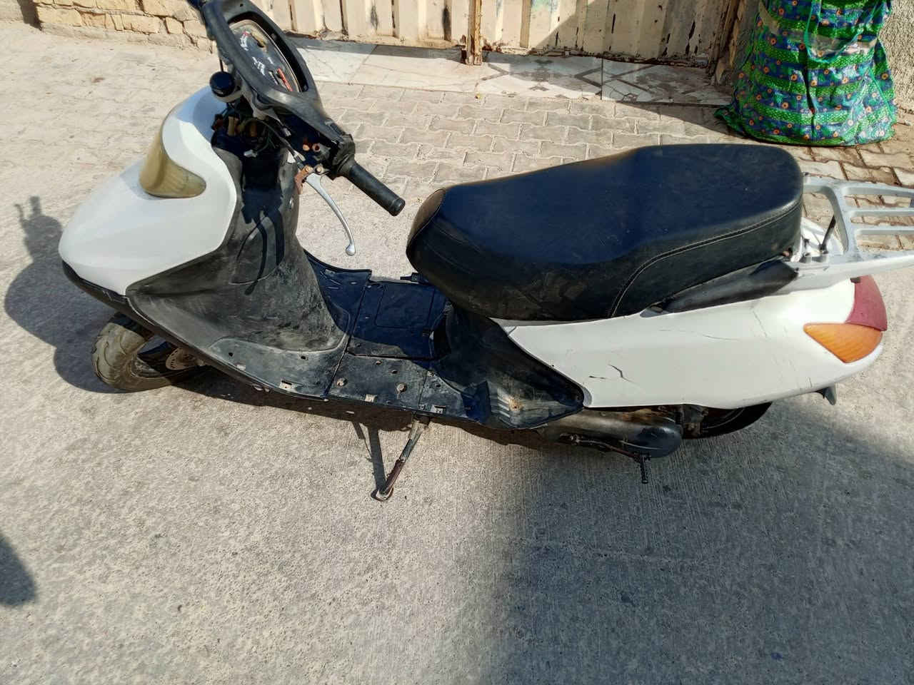 السلام عليكم  عندي دراجه  سبيسي ماليزي جانت شغاله فجه طفت  دراجه  شوفت عينك  نضيفه سعر 175 بيهه مجال  الطيبين الرقم  ***********
