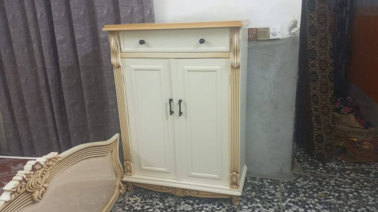 غرفه عراقيه مستخدم 
اخت الجديد
نصب استخدام شهر فقط 
داخل صاج طبيعي صبغ حراري ارجل جعب الغزال لف الابواب والنقش زان طبيعي 
موديل نازگ ❓لون مميز 
سعرها (( 2,250 ))
شغل درجه أولى 

نقل وشد متوفر لكل مناطق بغداد***********

