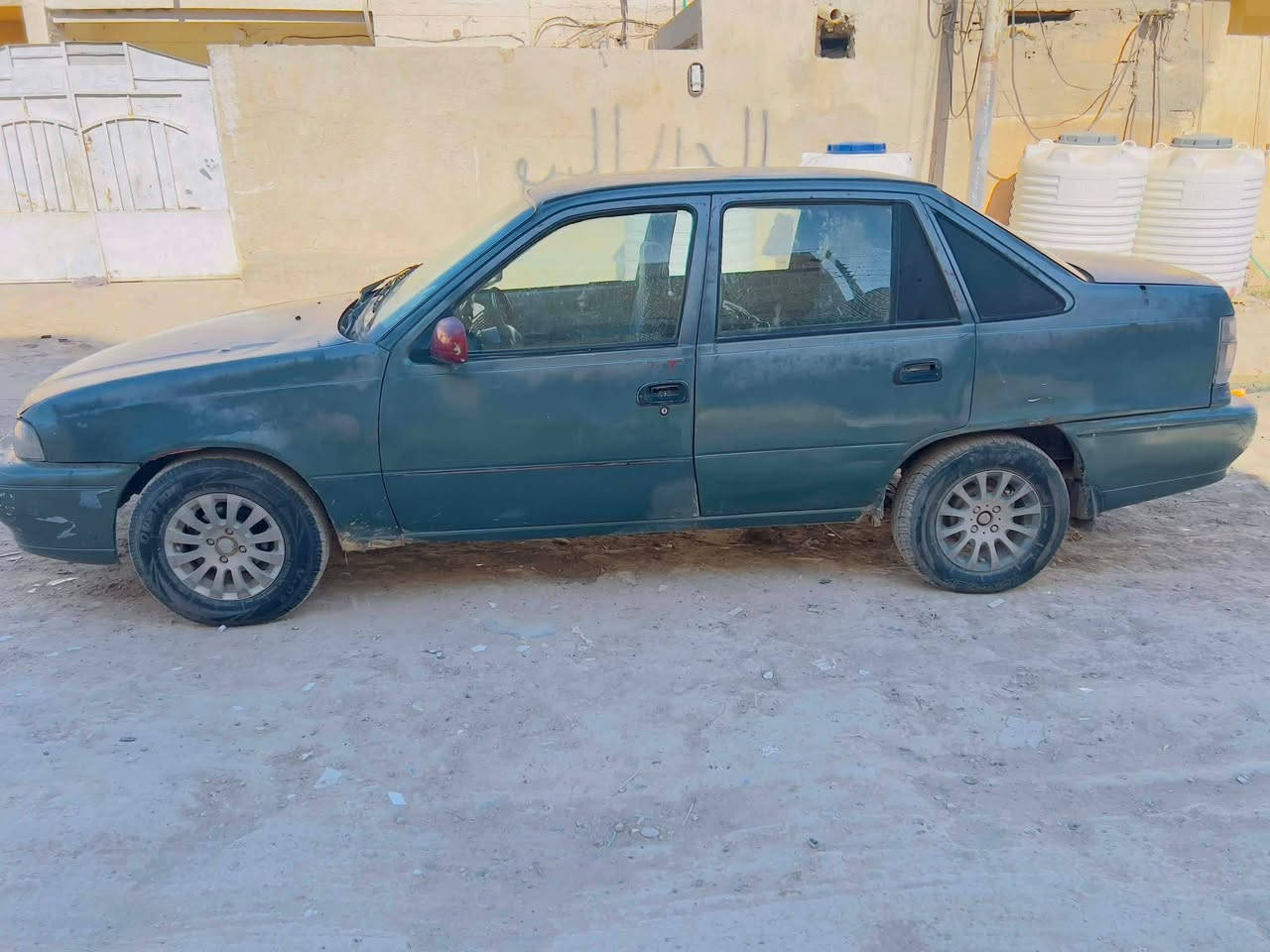 السلام عليكم للبيع سياره دايو سلو موديل 95السياره بسمنه كير ومكينه نضيفات سدره حلو تجي وتشوف بعينك السياره عوزه ترتيب   مكاني بغداد  سعر 15 مجال بصيط ***********
