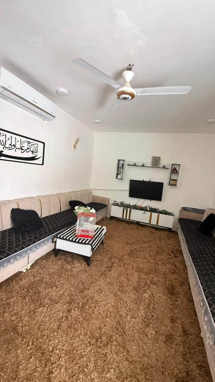 السلام عليكم زباننا الكرام
بيت طابو صرف

المساحه ٢٠٠
السعر ٨٧
يحتوي على غرفتين وصاله وستقبال ومطبخ وخدمات داخل وخارج
البيت حيل نضيف 
بيع او مراوس حسب القناعه بقطعه
العنوان شارع مدرسه المدحتيه
قرب بيت بناي
للتصال ***********
اخوكم علاء الشمري
