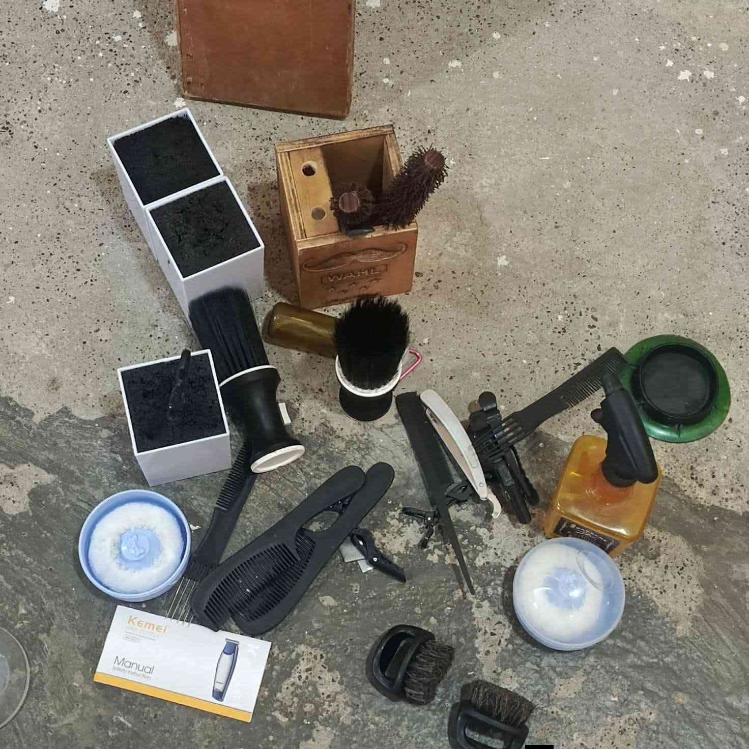 جامخانة 
رفوف بلول 
مرايا خلفية 
نواعم امشاط وملحقاتها للبيع شلع  للتواصل خاص او الاتصال على الارقام ‏

‪***********‬‏ 
***********

تم التكرار بسبب الوعود الكاذبة الكاذبة الكاذبة

